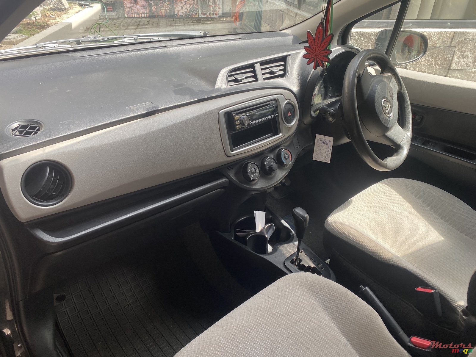 2011' Toyota Vitz Any photo #2