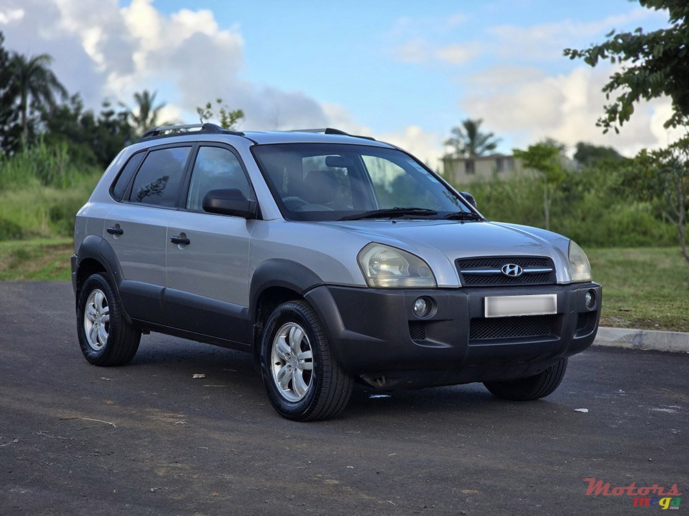 2006' Hyundai Tucson GL photo #1
