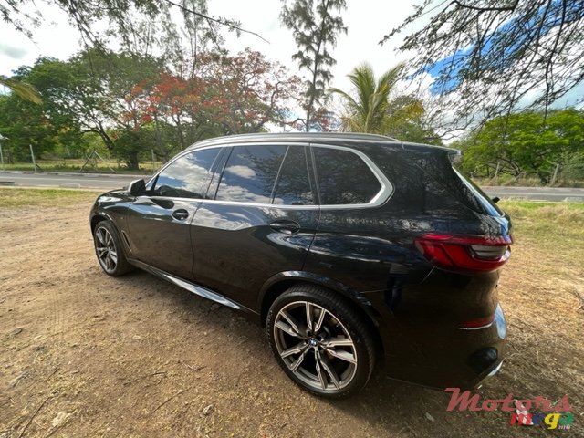 2020' BMW X5 M50I photo #6