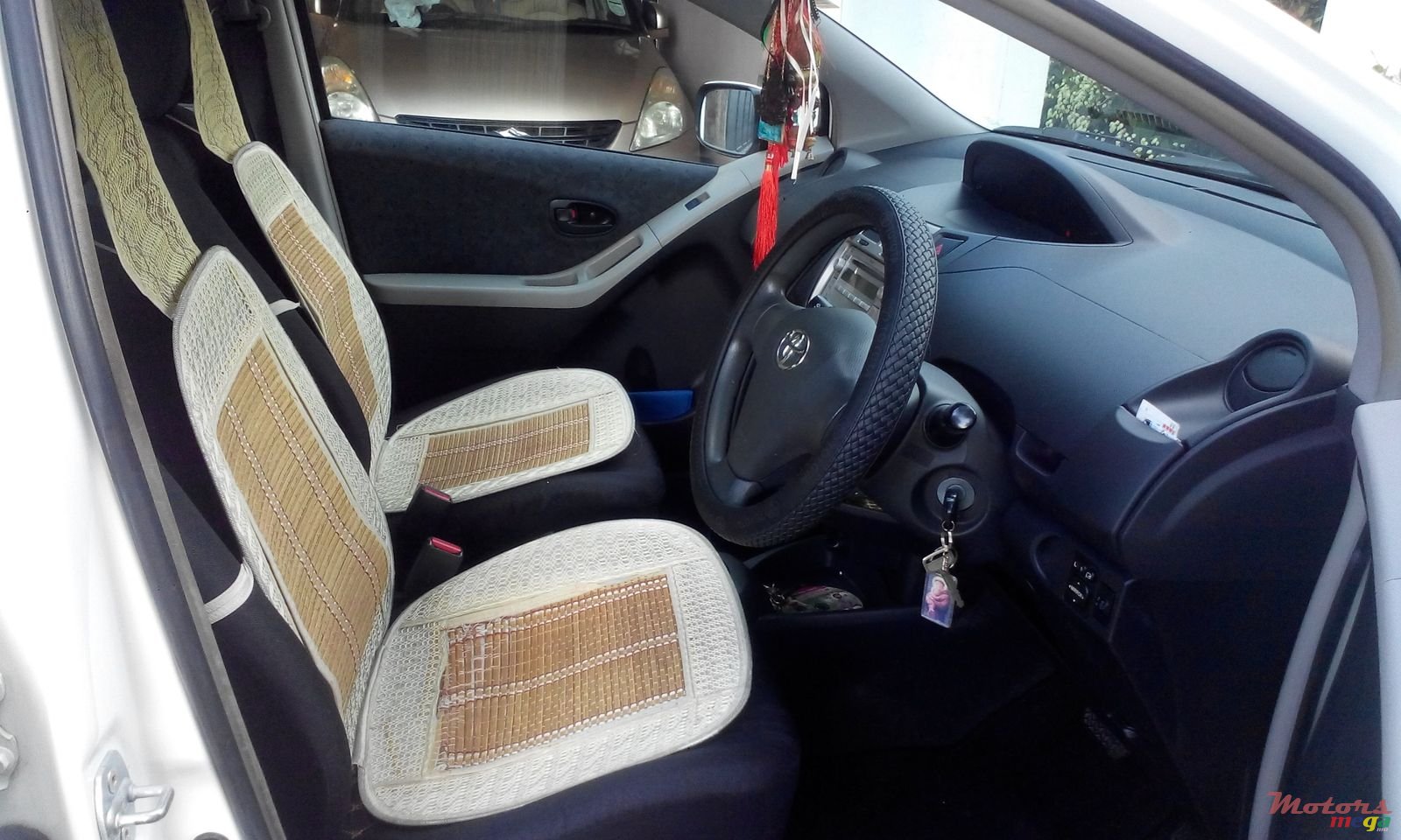 2010' Toyota Vitz photo #5