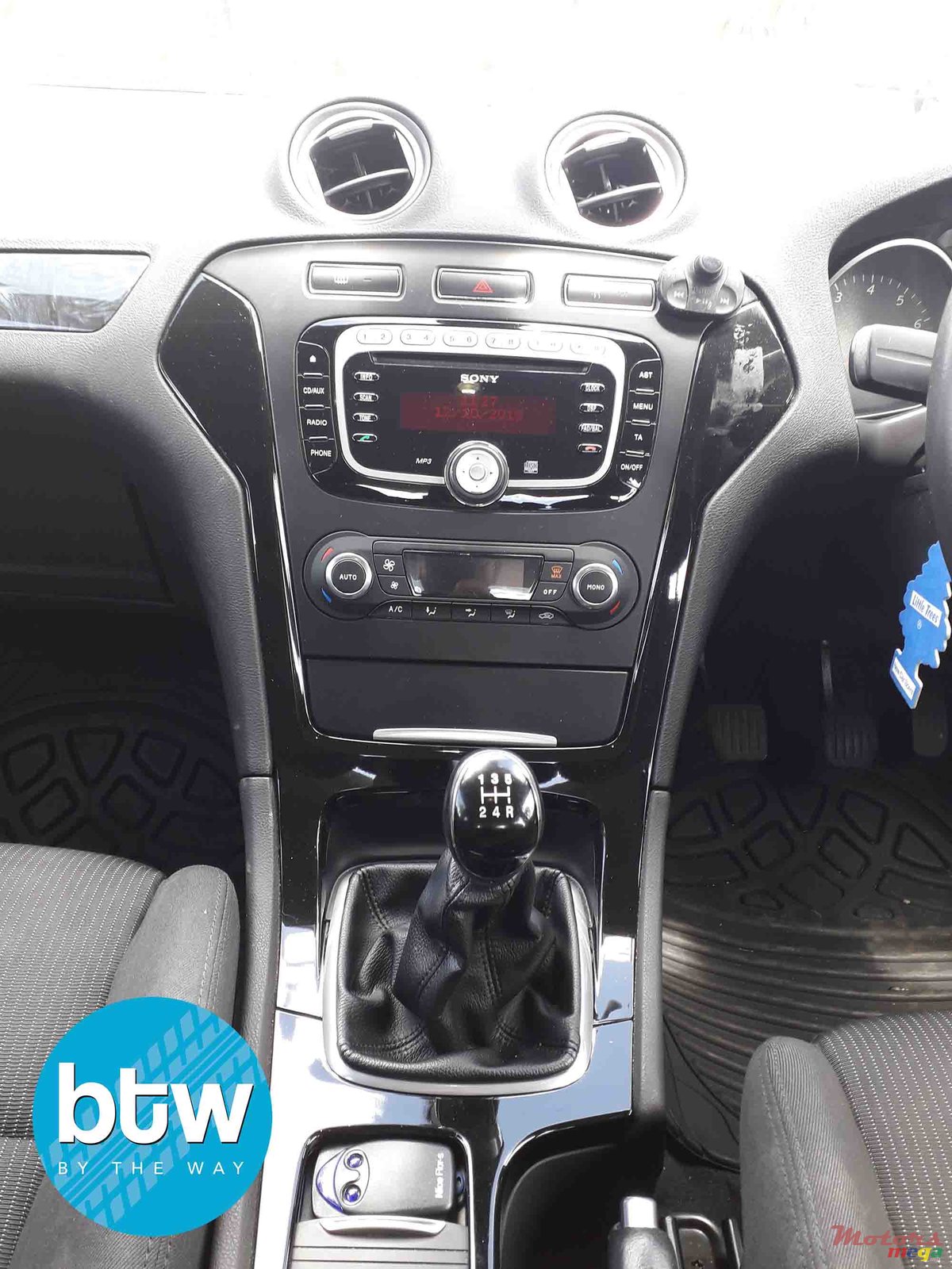 2013' Ford Mondeo photo #6