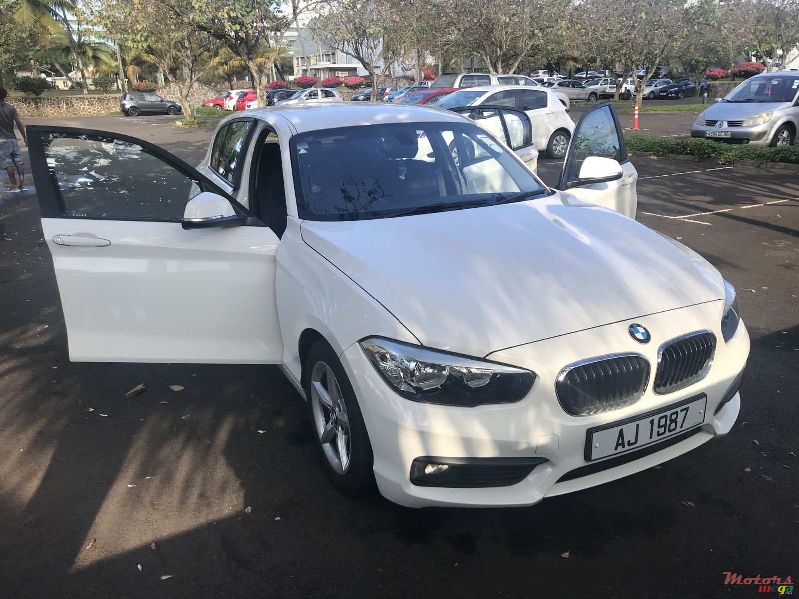 2016' BMW 1 Series 116d photo #1