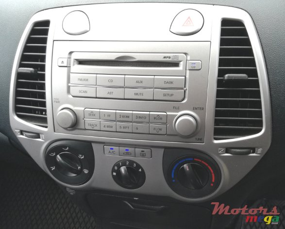 2012' Hyundai i20 photo #3