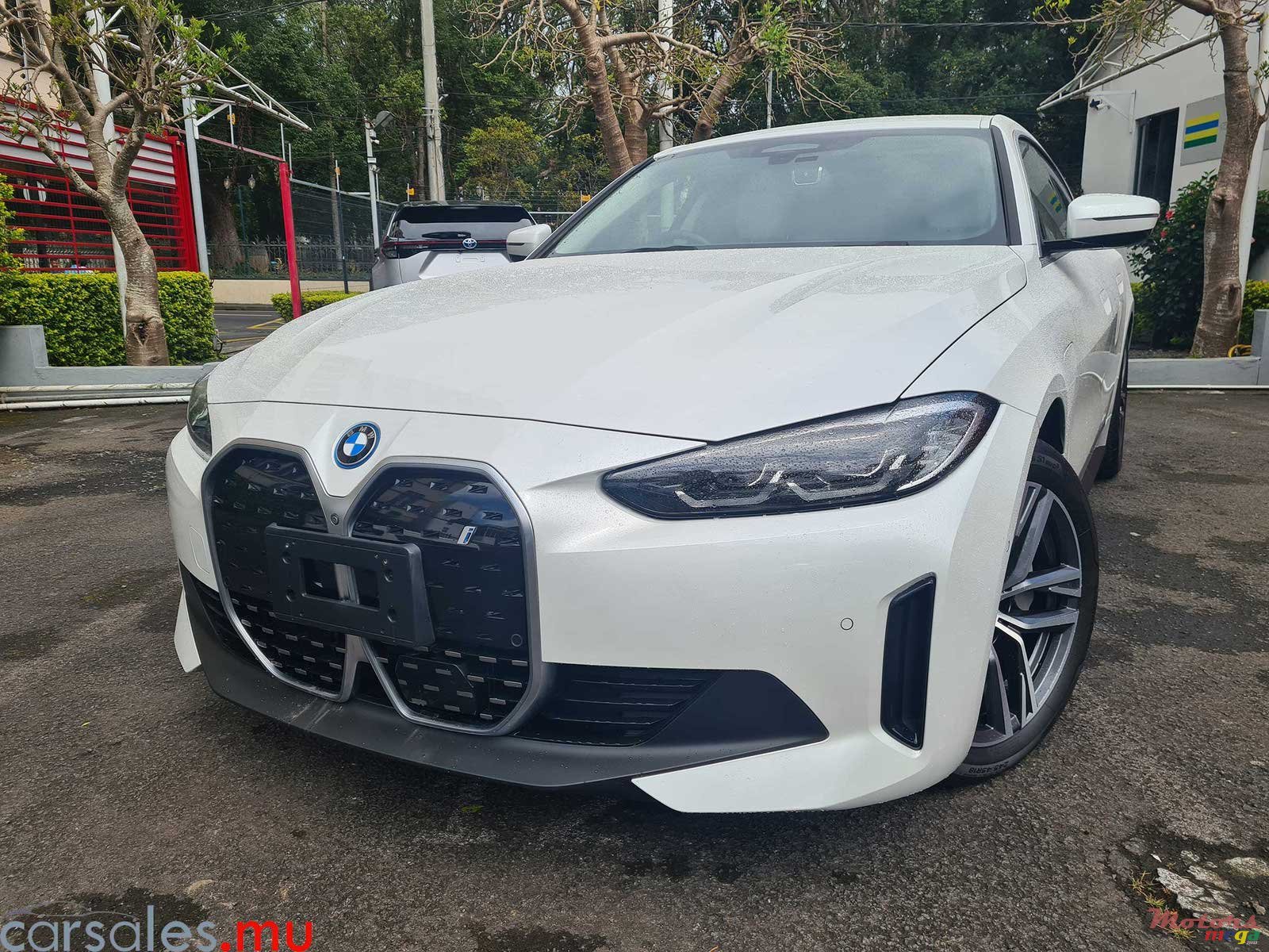 2022' BMW i4 40 eDrive photo #2