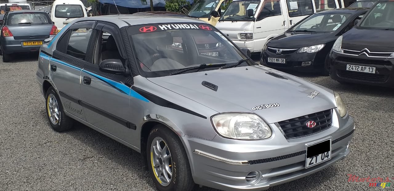 2004' Hyundai Accent photo #5