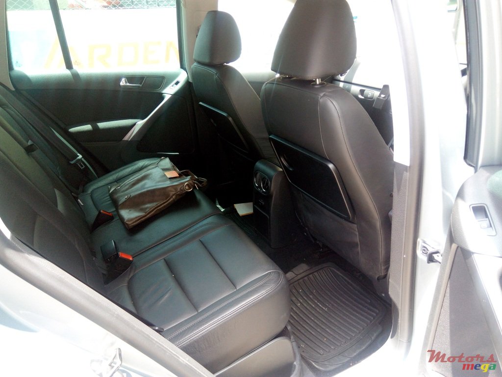 2010' Volkswagen Tiguan photo #6