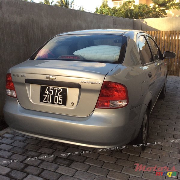 2005' Chevrolet Aveo Berline photo #2
