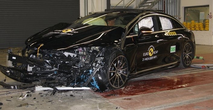 Mercedes EQS - crash test