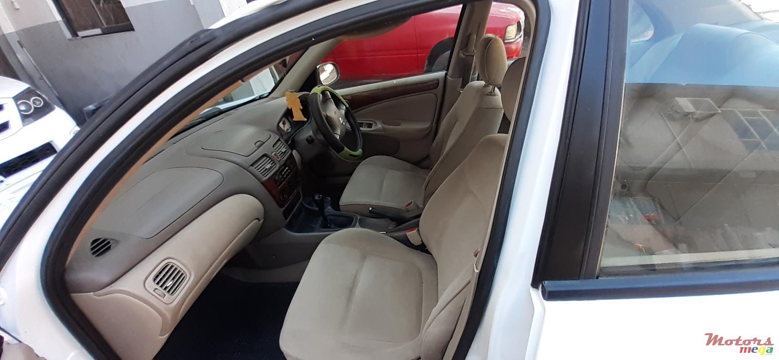 2005' Nissan Sunny Super saloon photo #1