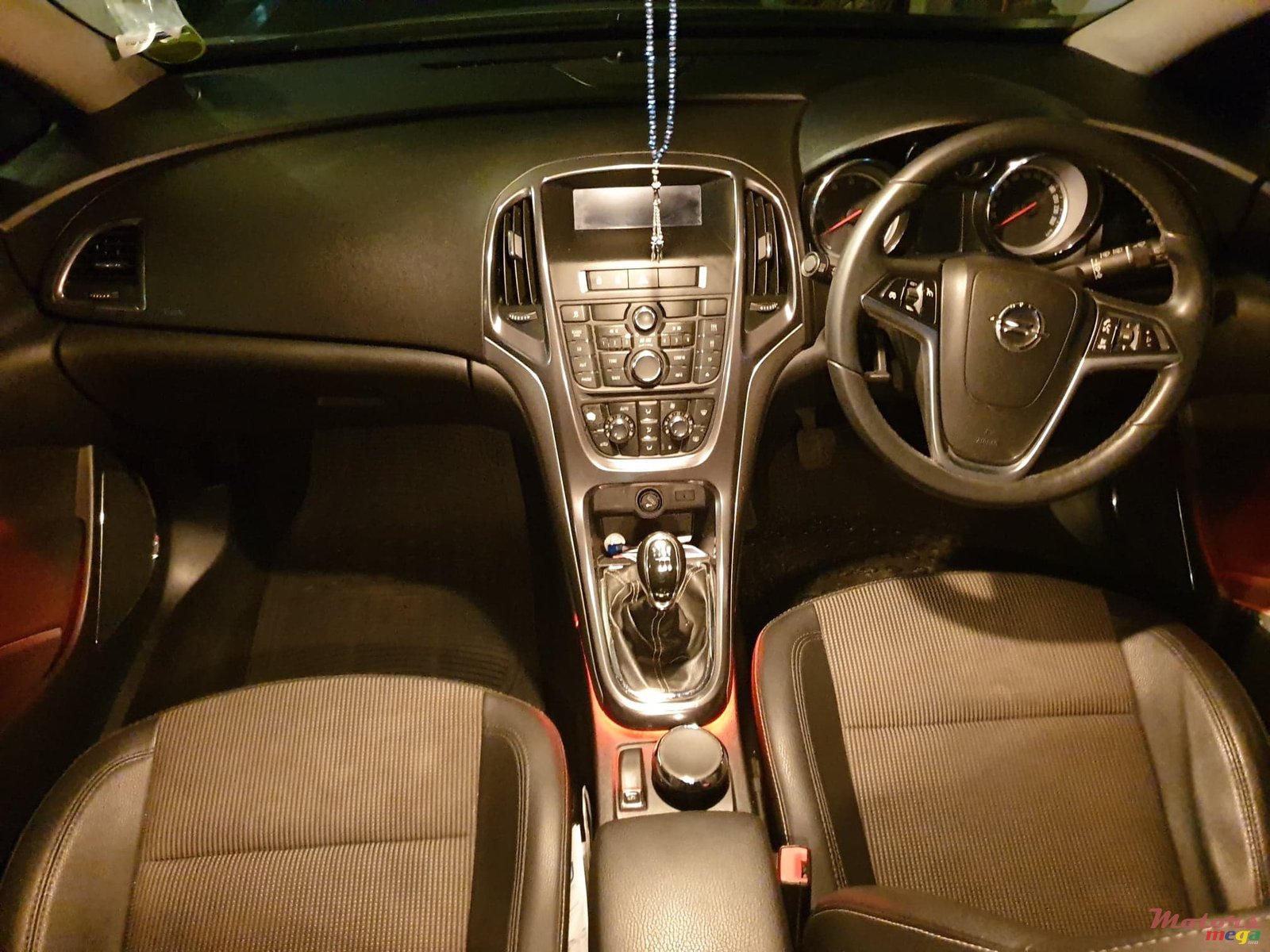 2012' Opel Astra 1.4 Turbo photo #3