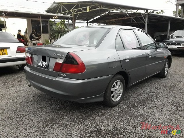 2001' Mitsubishi Lancer photo #5