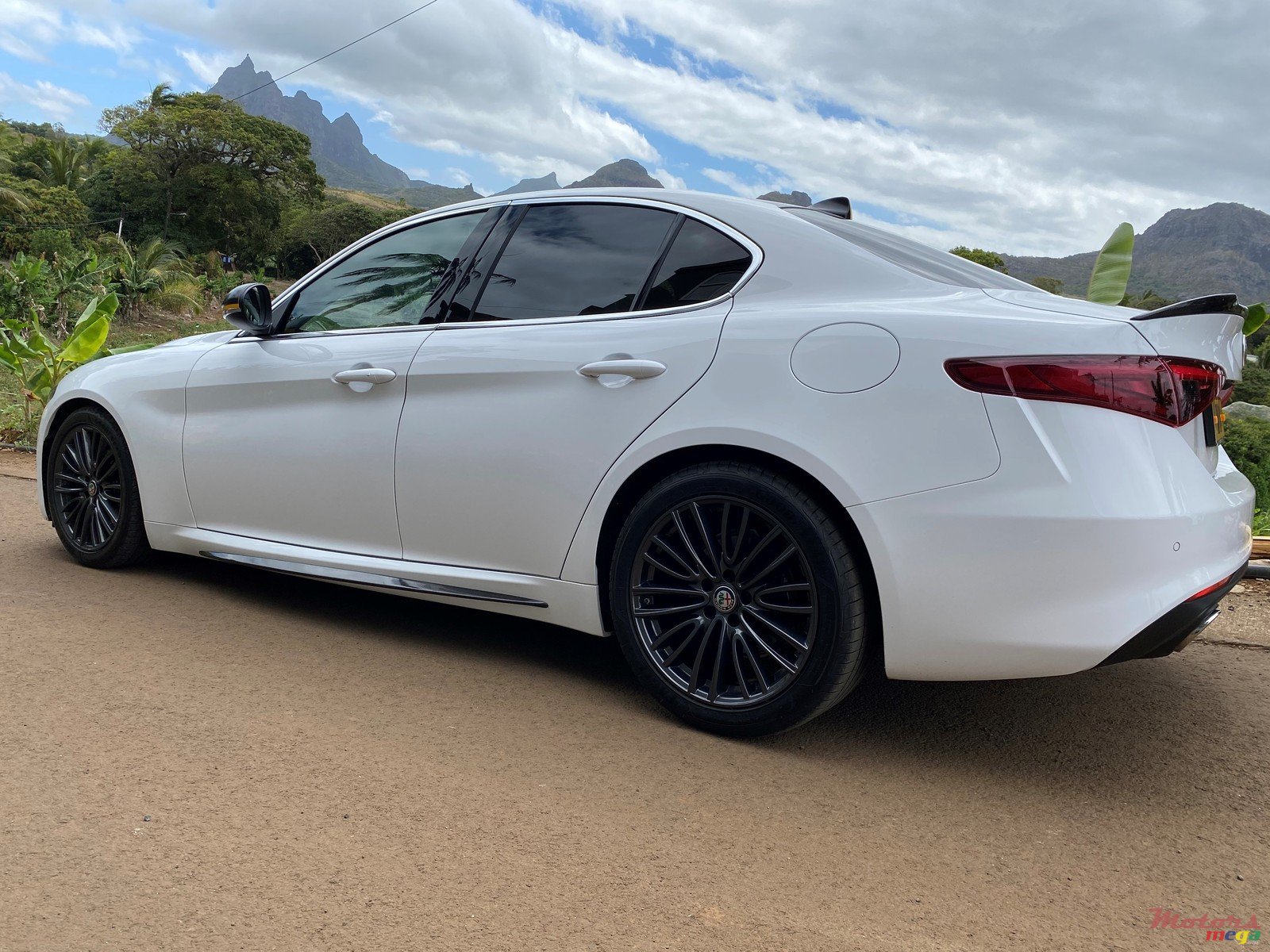 2020' Alfa Romeo Giulia photo #2