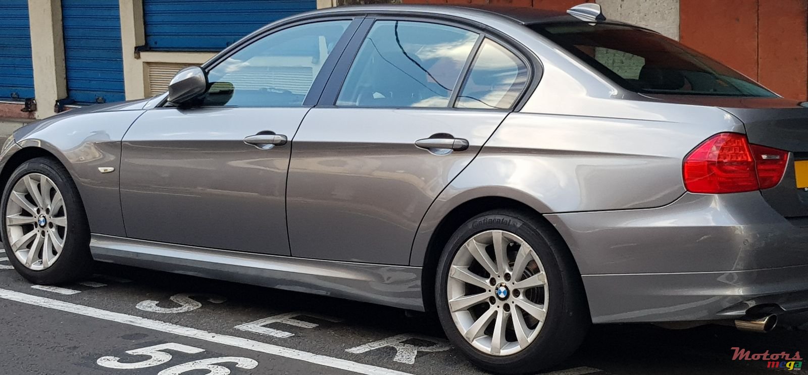 2009' BMW 3 Series photo #2