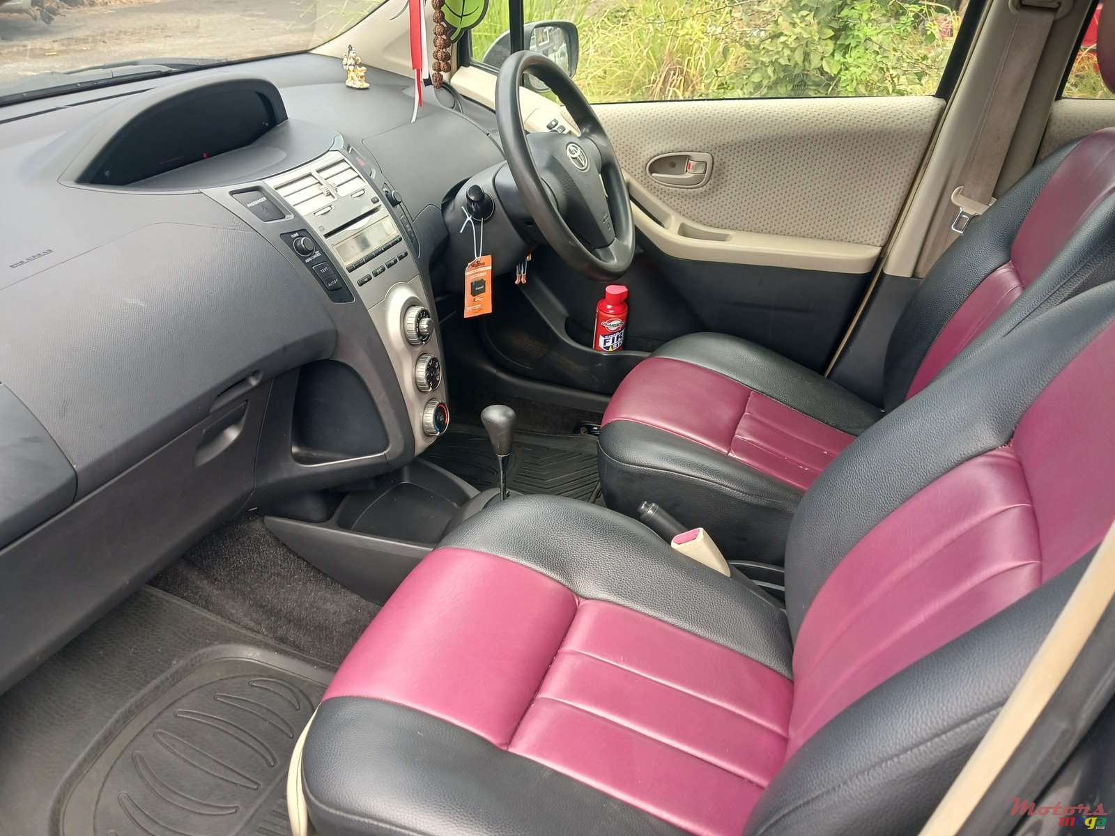 2006' Toyota Vitz photo #6