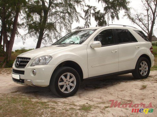 2010' Mercedes-Benz ML 350 photo #5