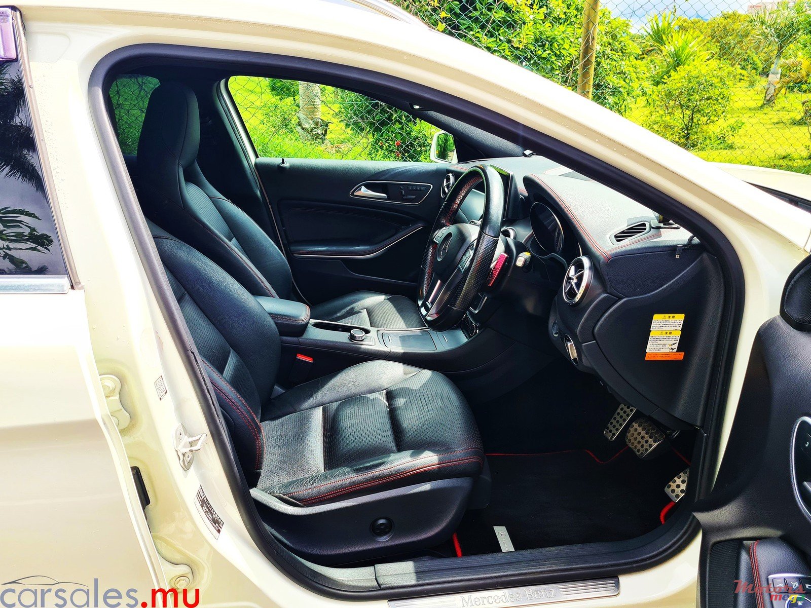 2015' Mercedes-Benz GLA 180 1.6 photo #6