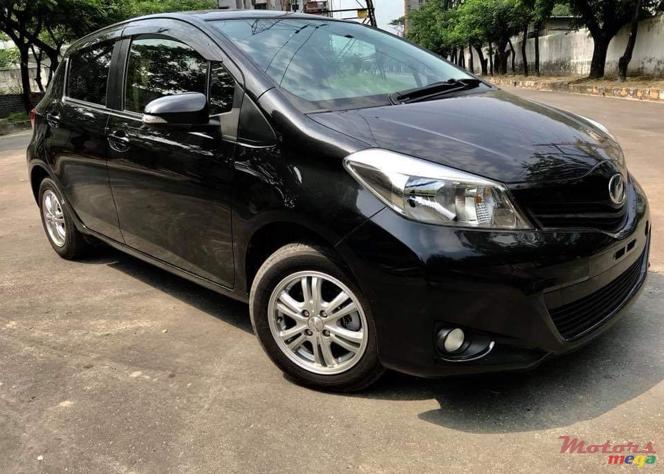 2012' Toyota Vitz 1300cc photo #1