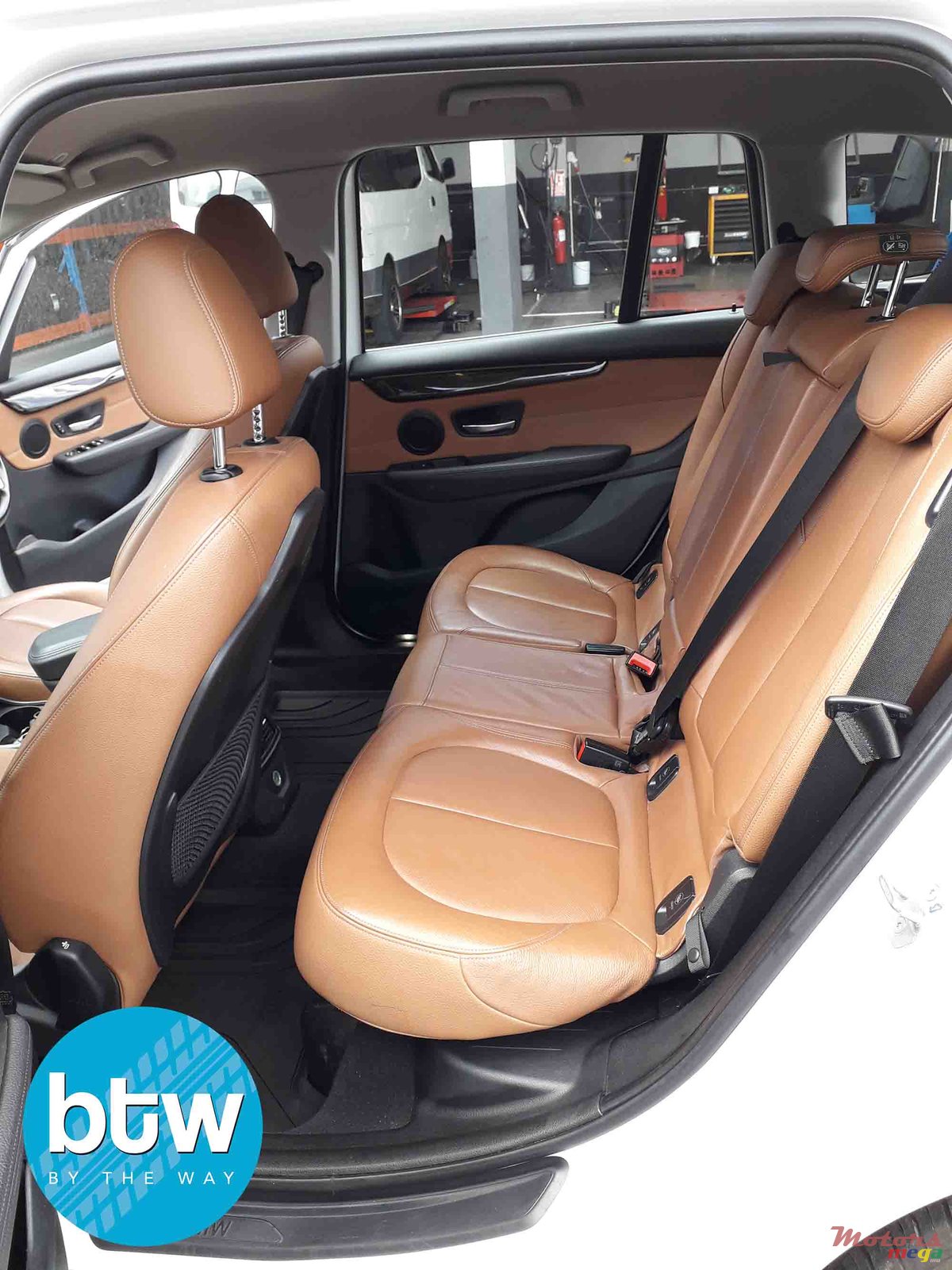 2015' BMW 2 Series 218i Gran Tourer photo #3