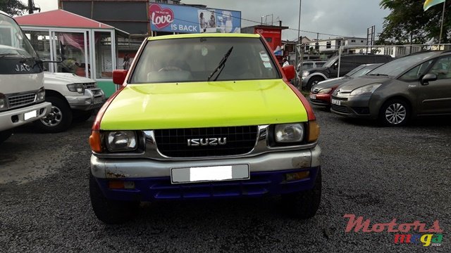 1990' Isuzu 4x4 photo #2
