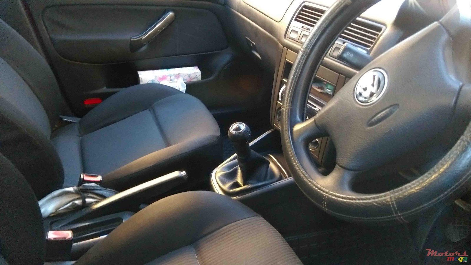 2002' Volkswagen Bora photo #2