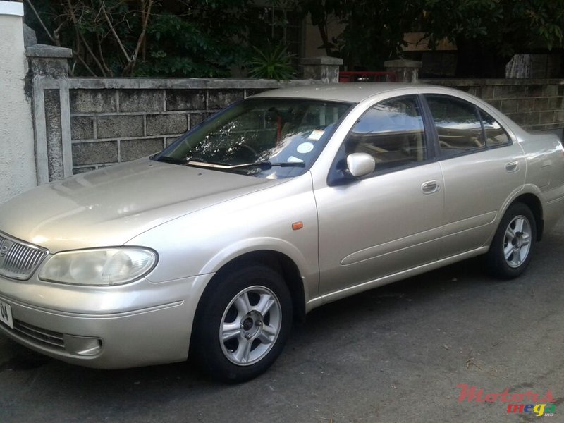 2004' Nissan Sunny photo #1