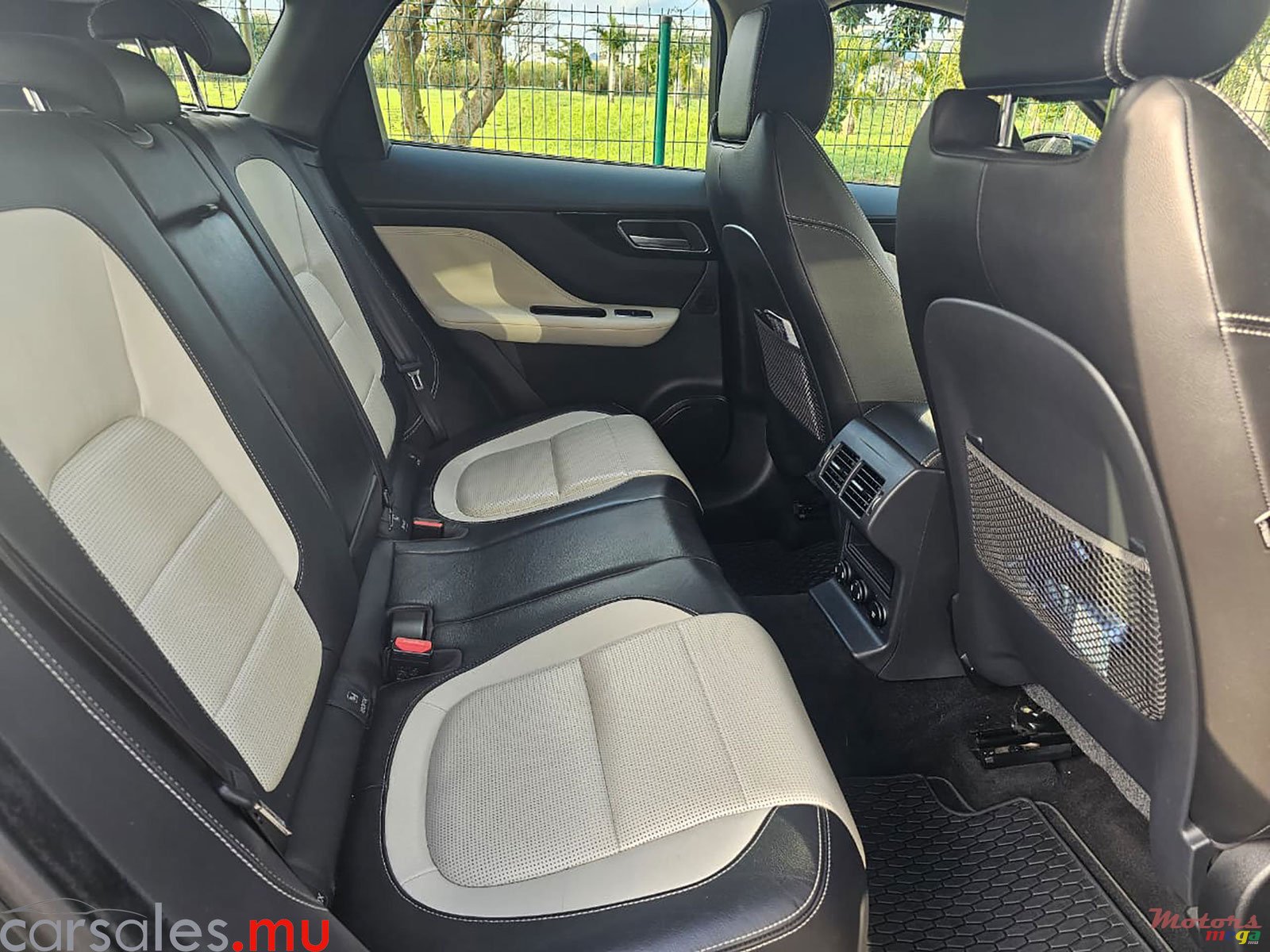 2020' Jaguar F-Pace R-Sport 20d AWD 2.0 photo #5