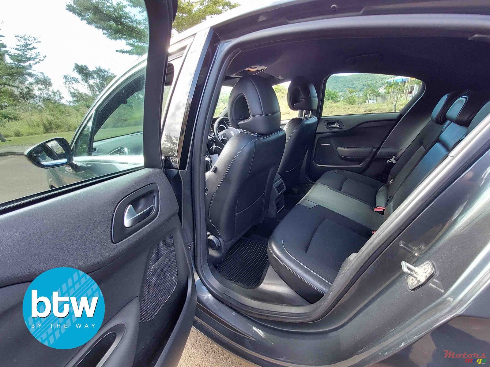 2013' Citroen DS4 photo #5