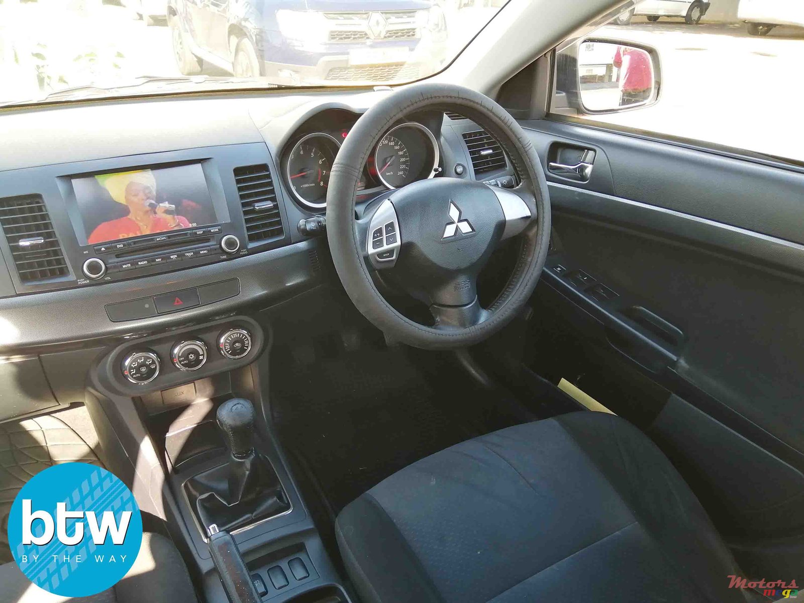 2012' Mitsubishi Lancer Ex photo #5