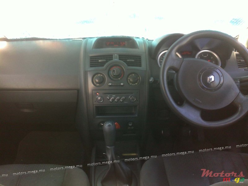 2004' Renault Megane Mk2 photo #4