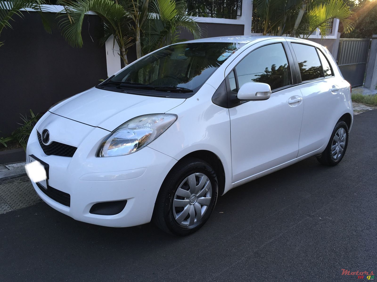 2011' Toyota Vitz photo #1