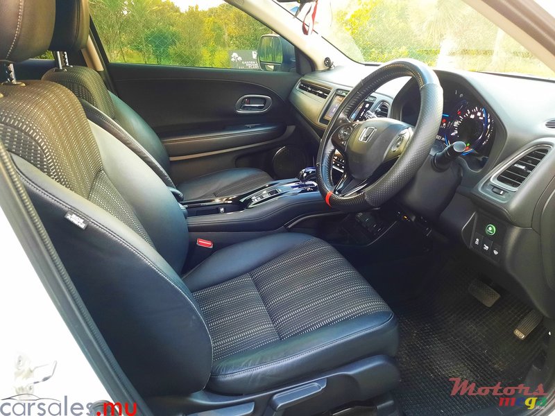 2015' Honda Vezel Z 1.5 Hybrid photo #6