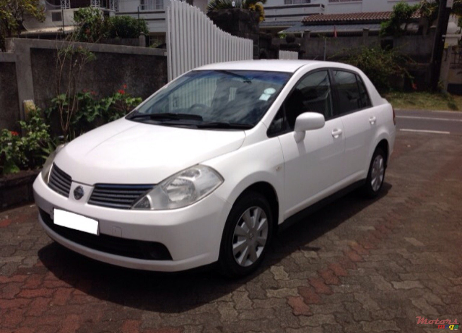 2007' Nissan Tiida photo #2