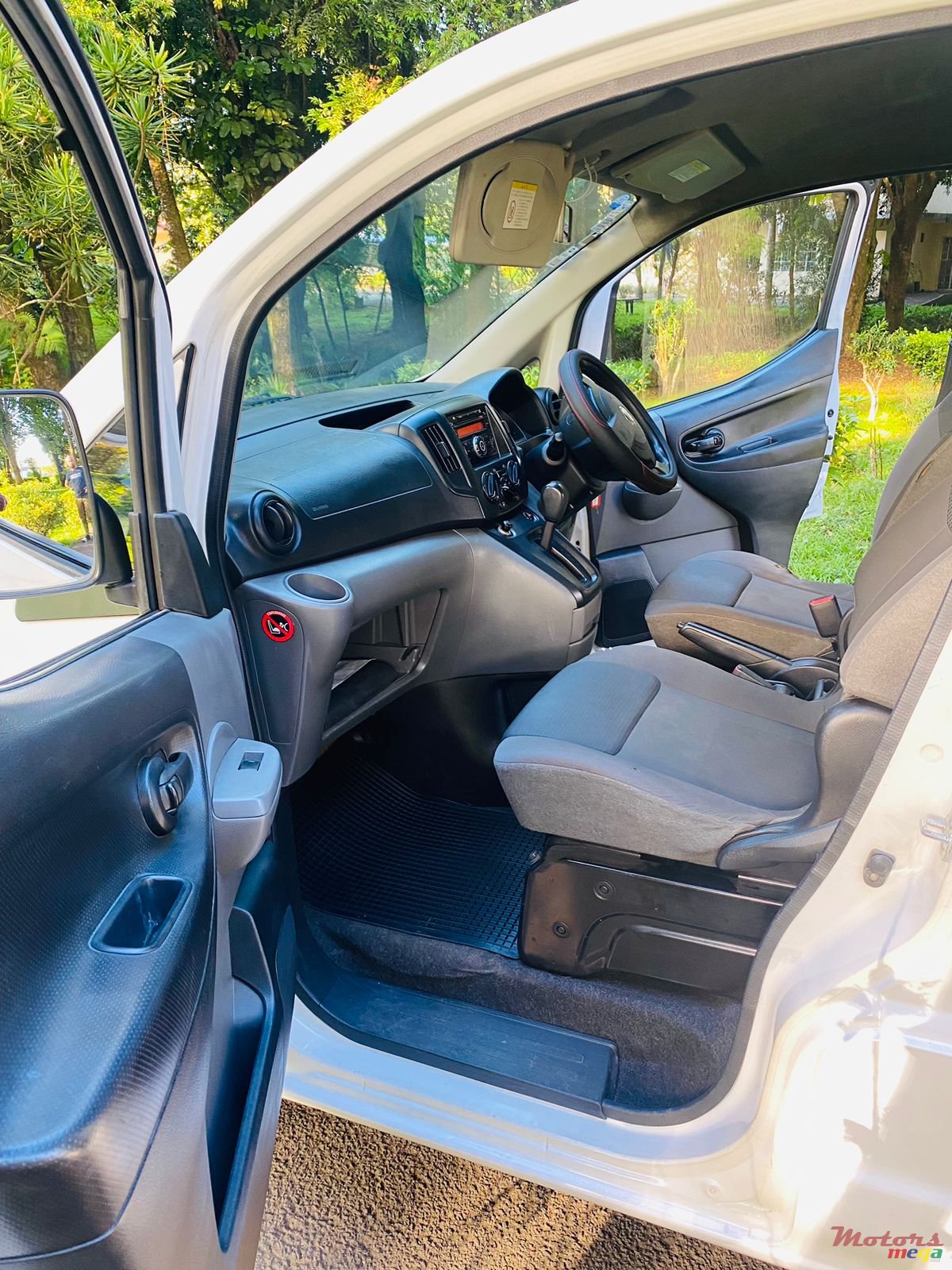 2015' Nissan NV200 photo #7