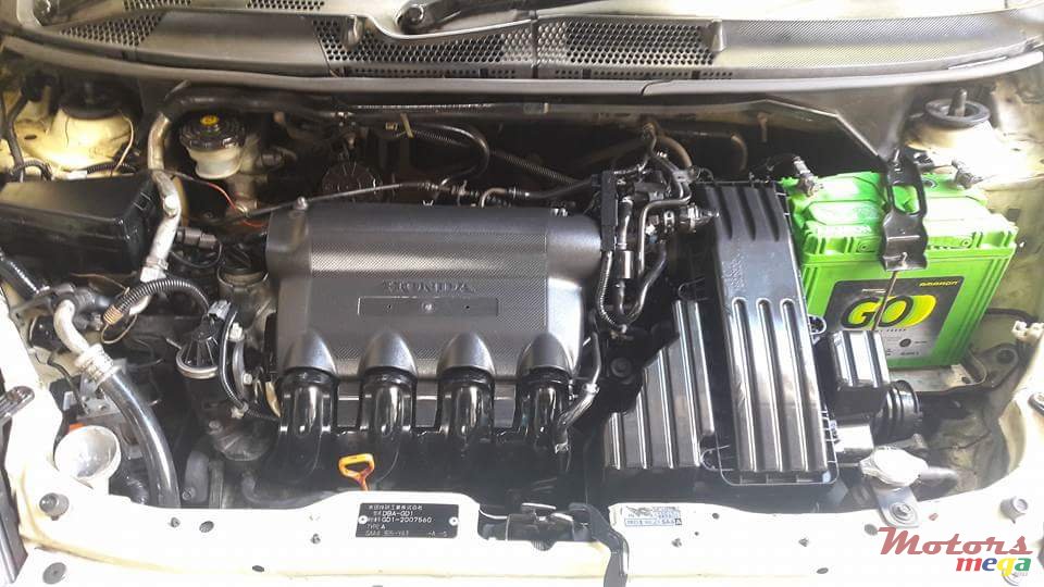 2004' Honda photo #6