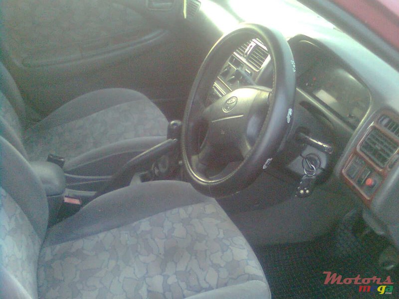 1998' Toyota Avensis photo #3