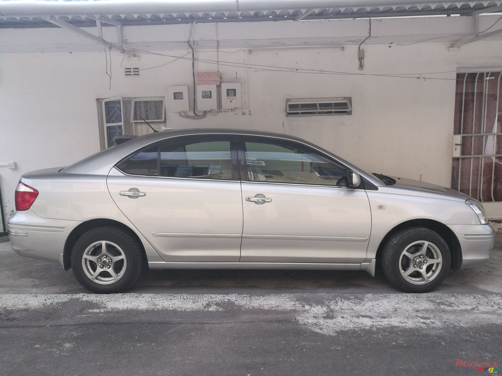 2002' Toyota Premio photo #3