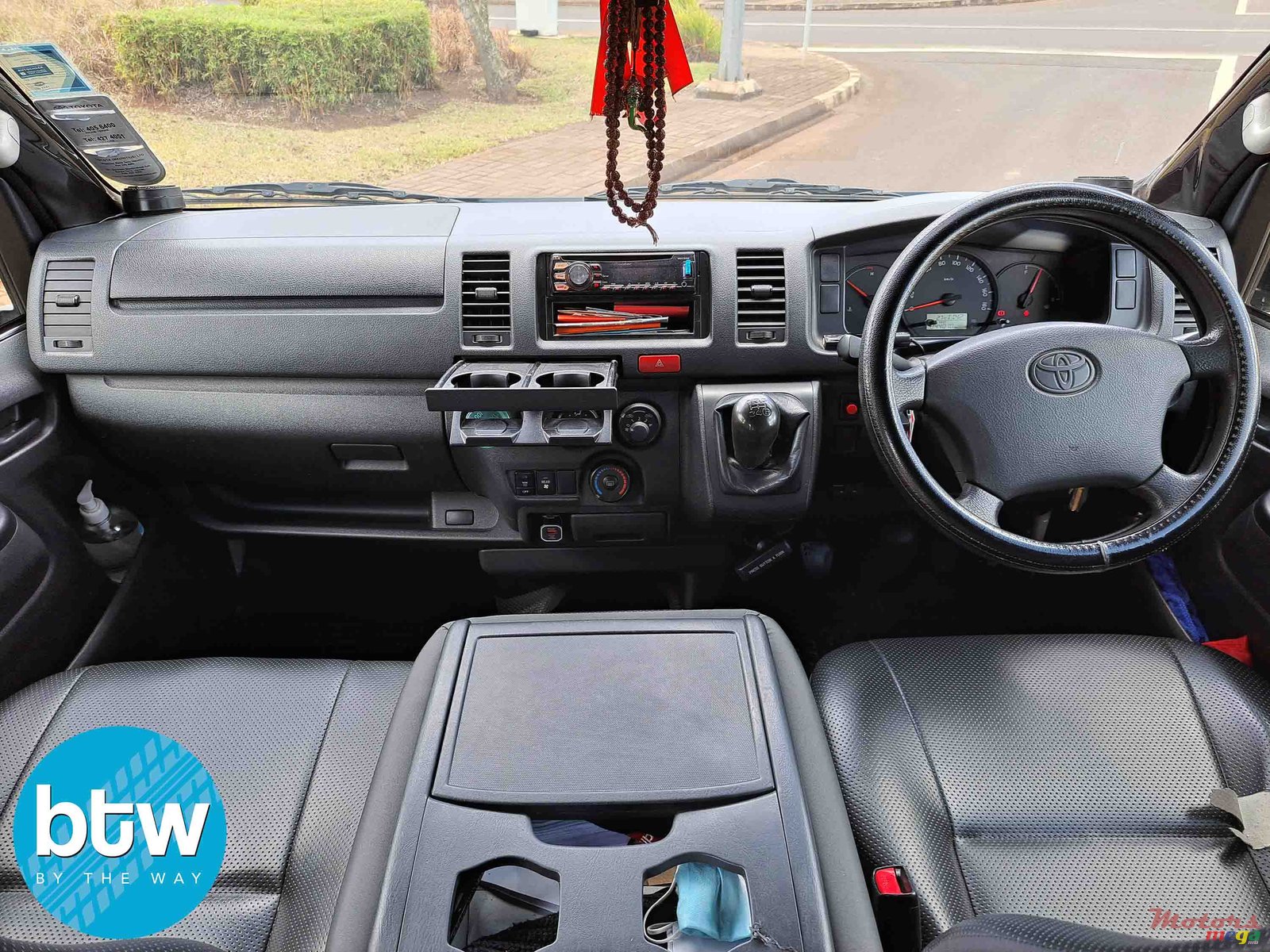 2017' Toyota HiAce photo #7