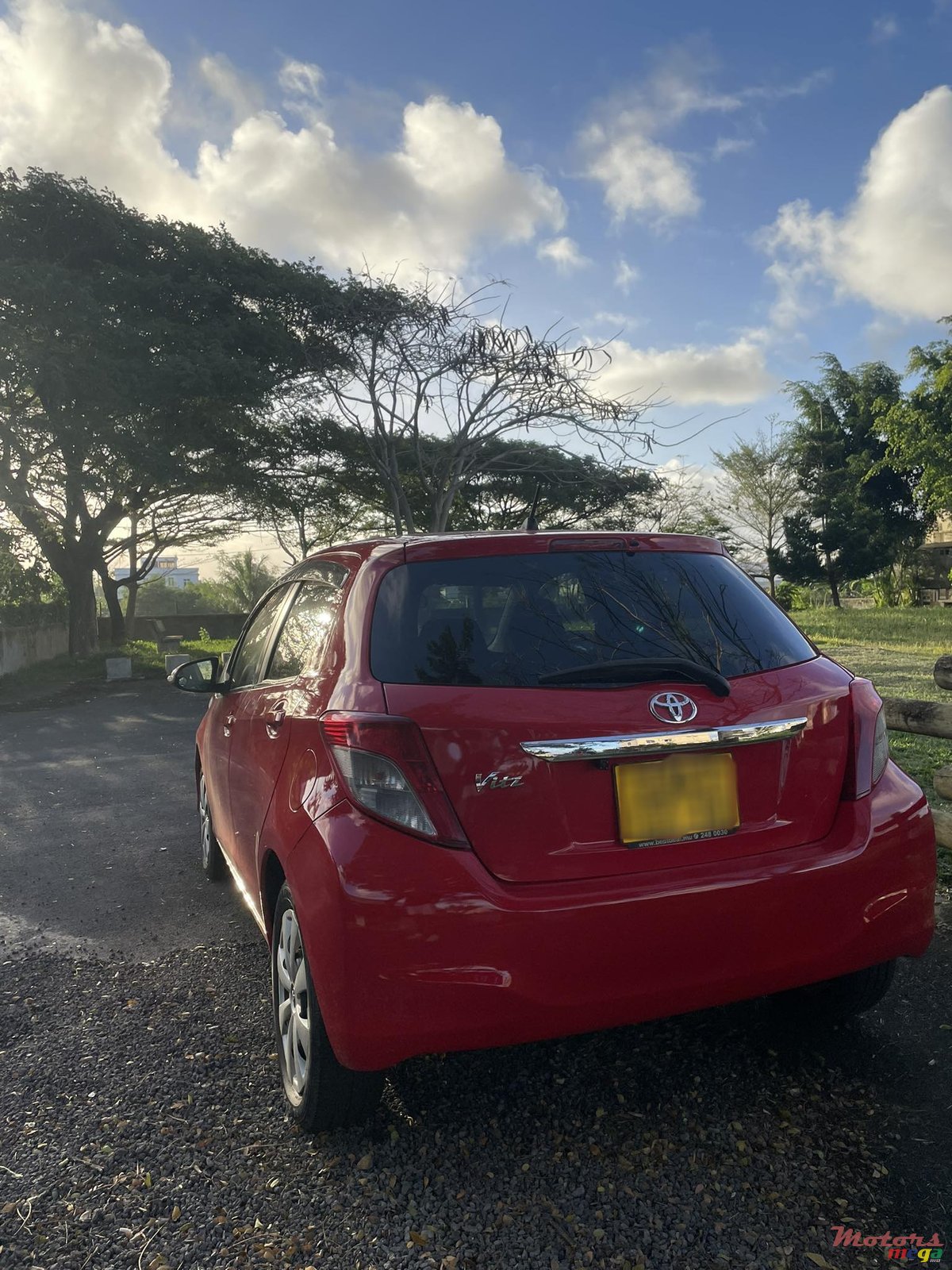 2013' Toyota Vitz photo #2