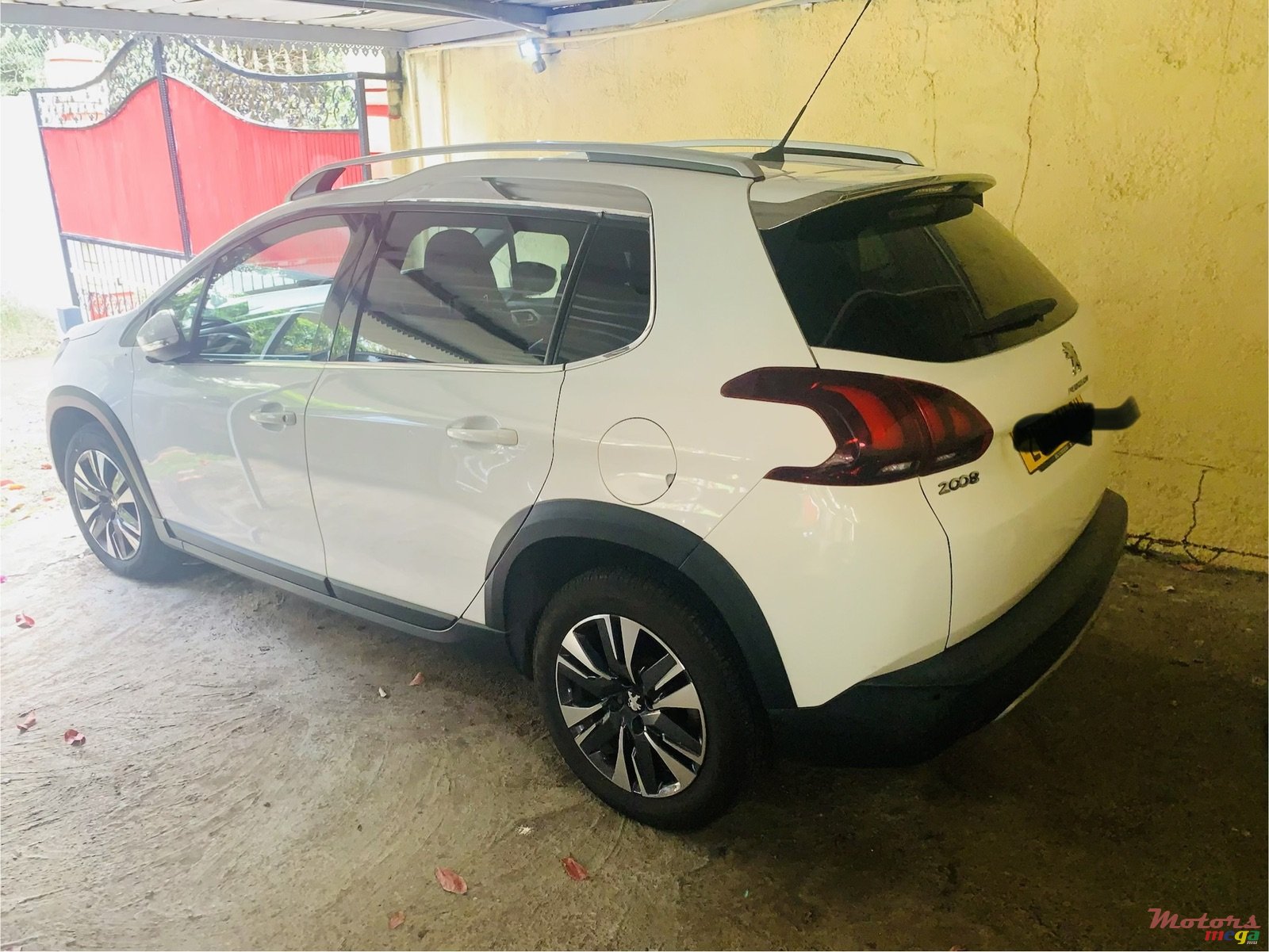 2018' Peugeot 2008 photo #3