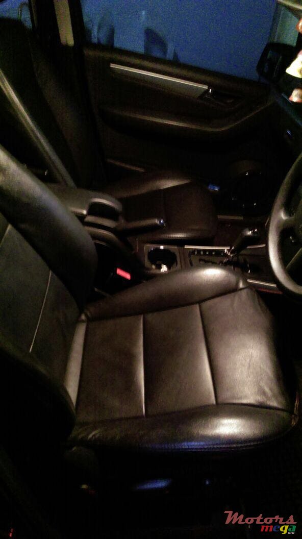 2011' Mercedes-Benz B 160 photo #3