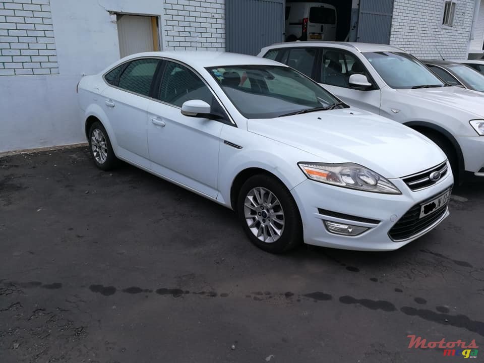 2013' Ford Mondeo photo #3