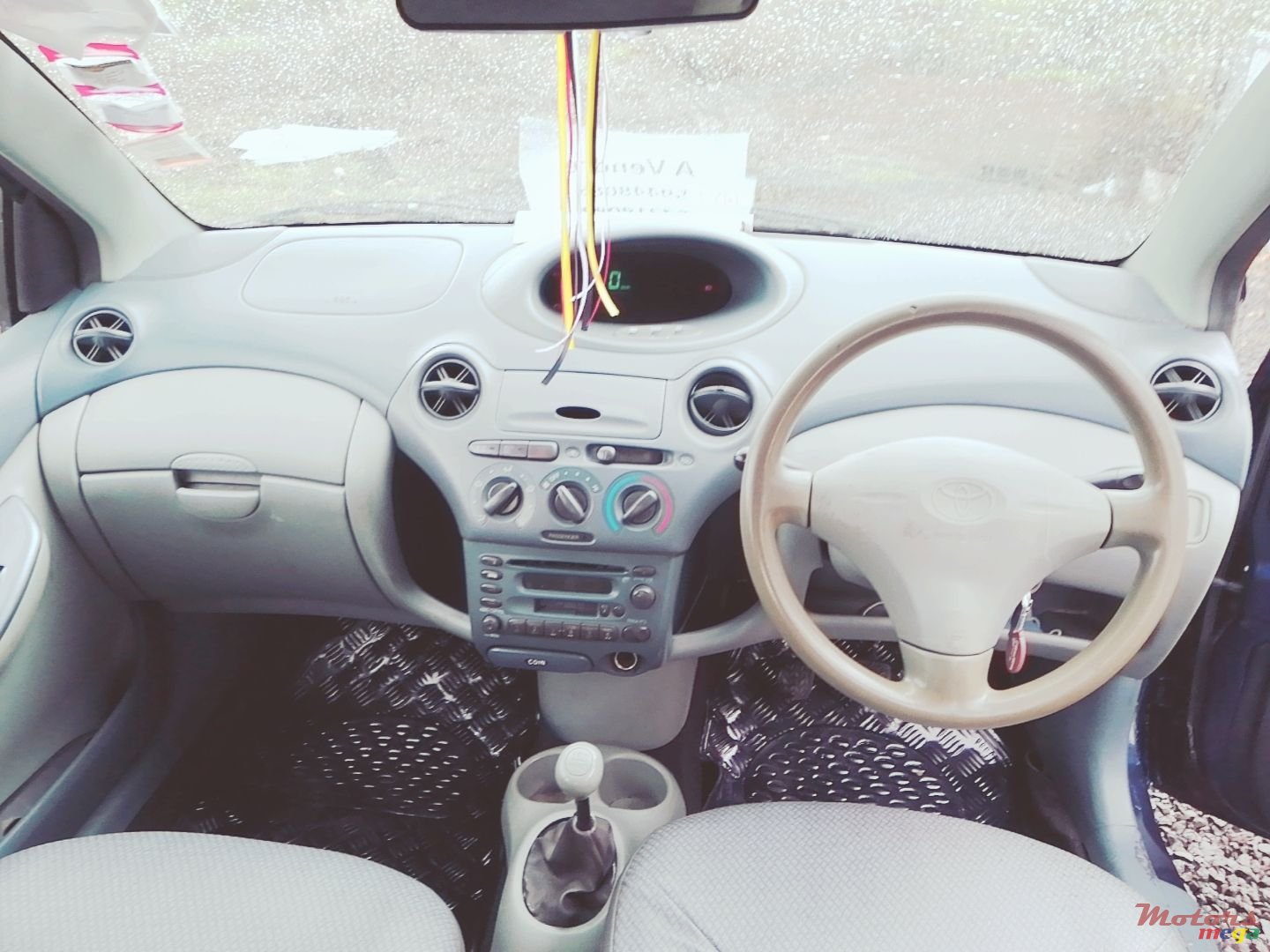 1999' Toyota Vitz photo #1