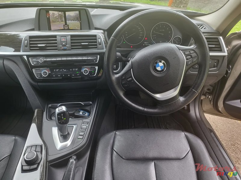 2016' BMW 3 Series Sedan photo #5