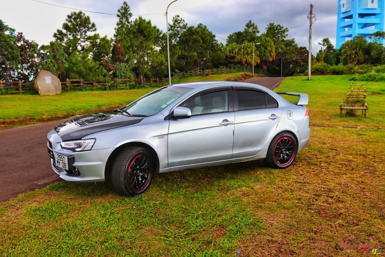 2008' Mitsubishi photo #2