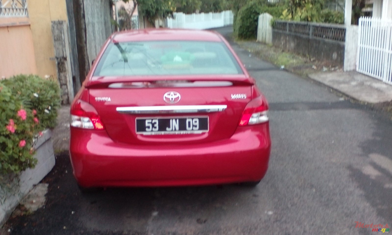 2009' Toyota Yaris photo #3