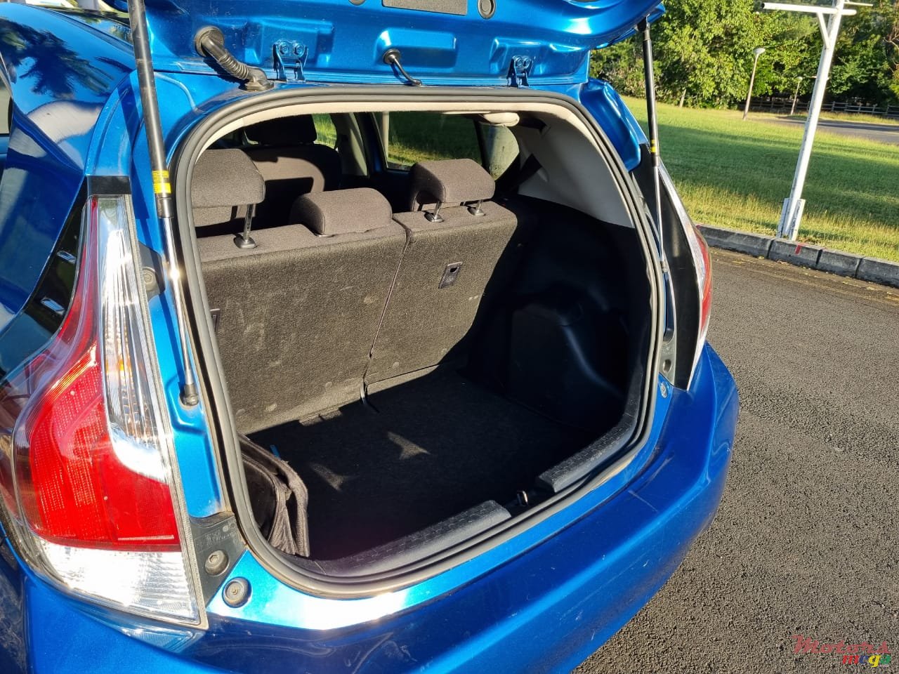 2015' Toyota Aqua photo #5