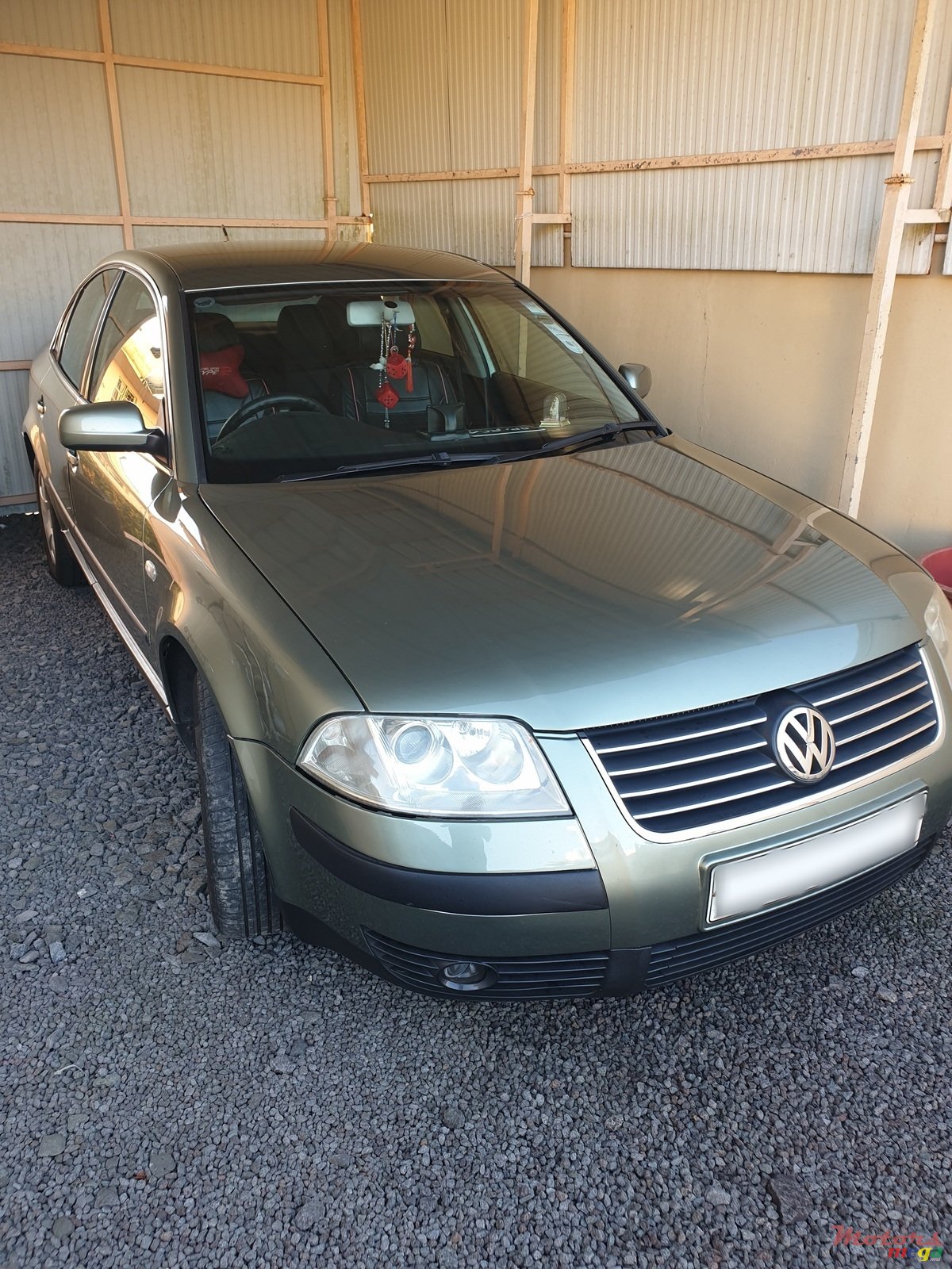 2002' Volkswagen Passat photo #2