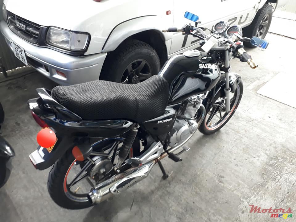 2011' Suzuki En photo #3