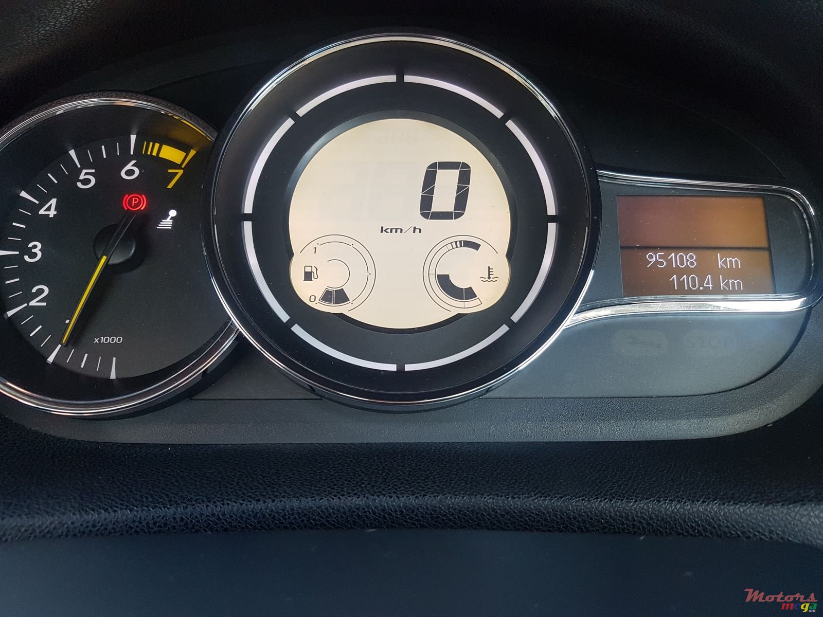 2011' Renault Megane Coupe Cabriolet photo #7