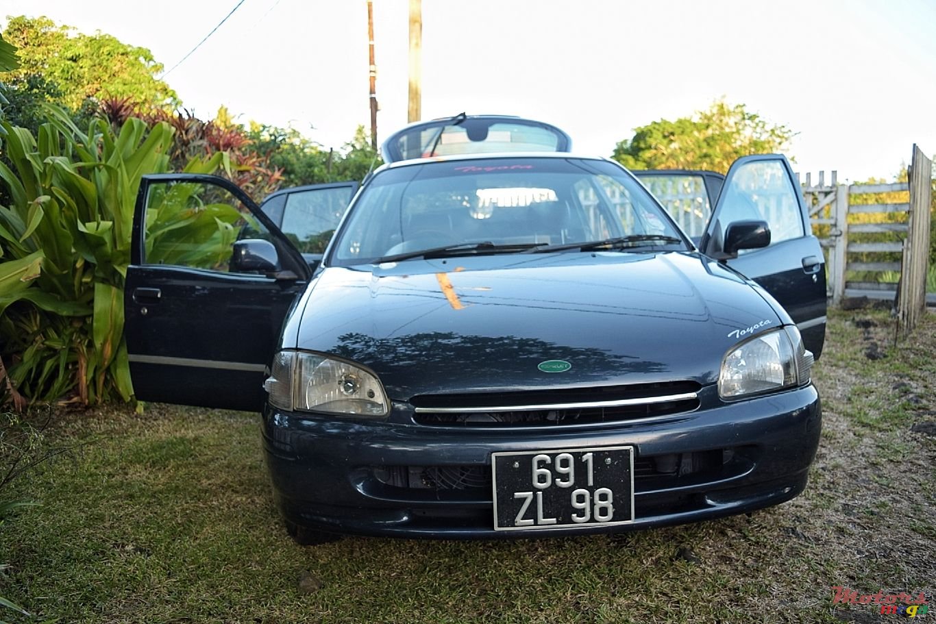 1998' Toyota Starlet photo #1